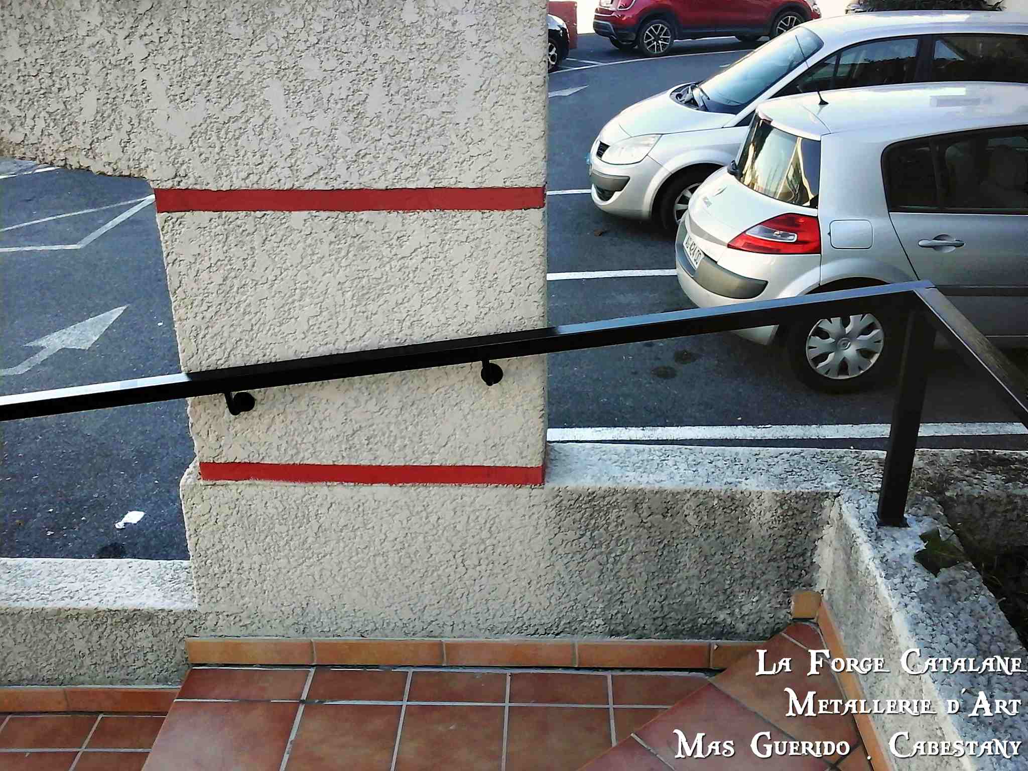 main courante en fer tube rectangulaire forge catalane.jpg